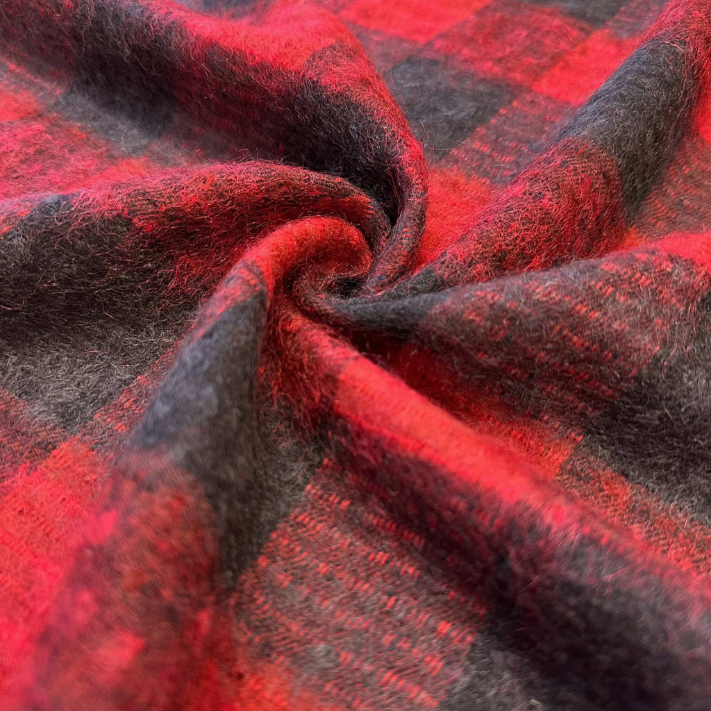 Produktfoto von unserem Mohair-Buffalocheck in Schwarz/Rot